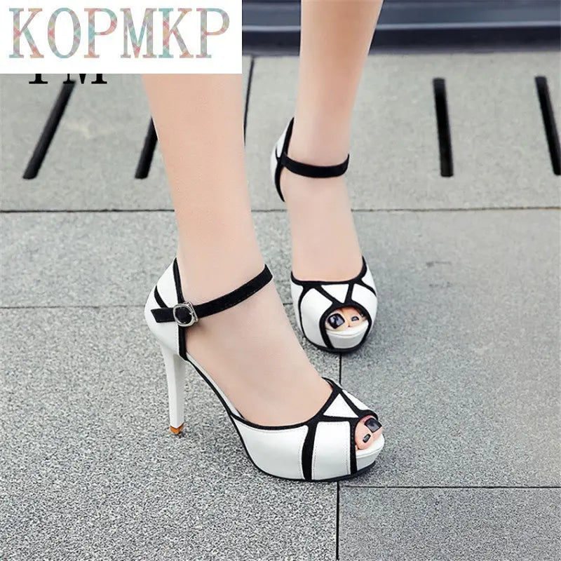 Hot Summer Buckle Women's Shoes