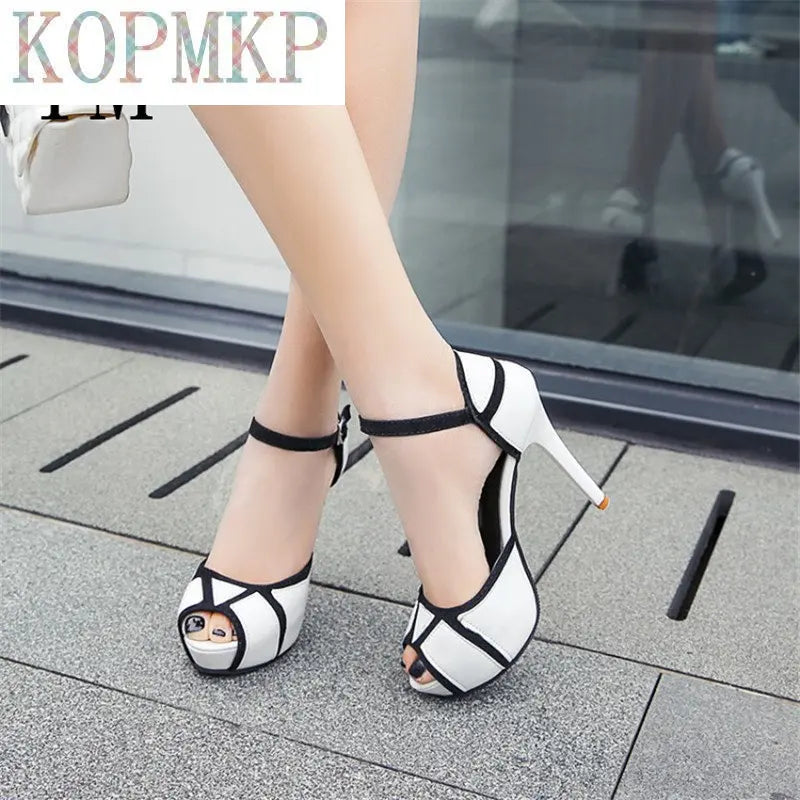 Hot Summer Buckle Women's Shoes