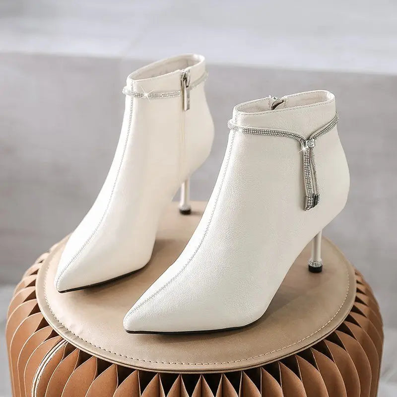 Booties Elegant with Medium Footwear