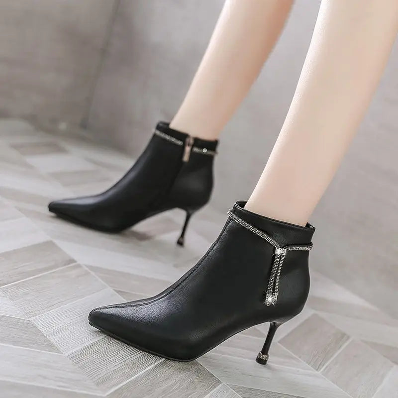 Booties Elegant with Medium Footwear