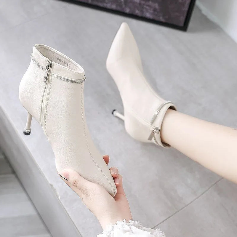 Booties Elegant with Medium Footwear