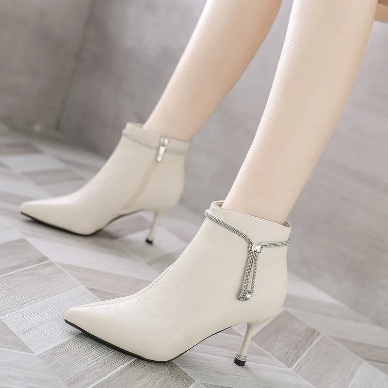 Booties Elegant with Medium Footwear