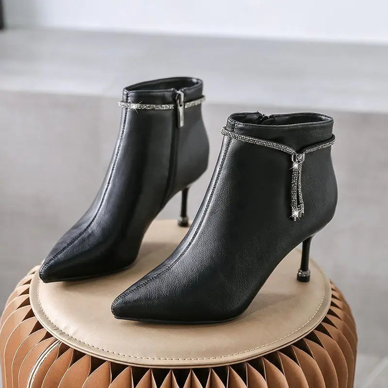 Booties Elegant with Medium Footwear